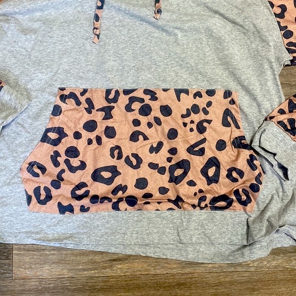 Leopard & Grey Turtle Neck Pullover - Picture 2 of 5